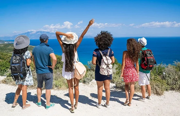 group-friend-vacation-tips-top